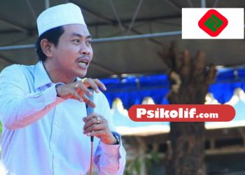 Biografi Lengkap KH Anwar Zahid ( Da'i Sejuta Tawa )