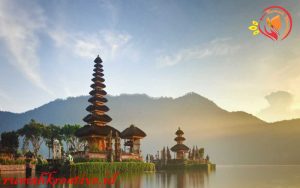 Desain arsitektur Bali Dengan alam