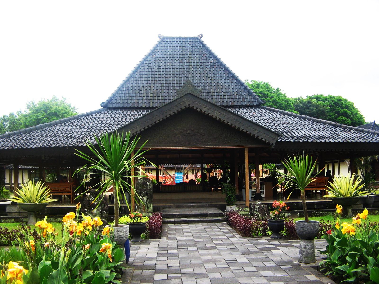 Rumah Joglo Rumah Adat Khas Jawa Tengah - rekreartive